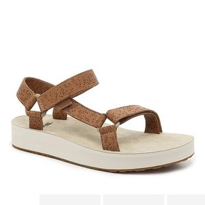 NWOT MIDFORM UNIVERSAL SANDAL